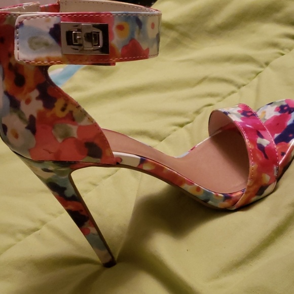 Open toe heels! - Picture 3 of 5